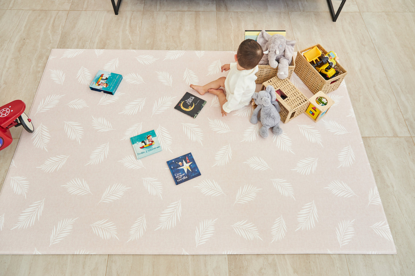 Alfombra Plumas Beige + Pink Dots