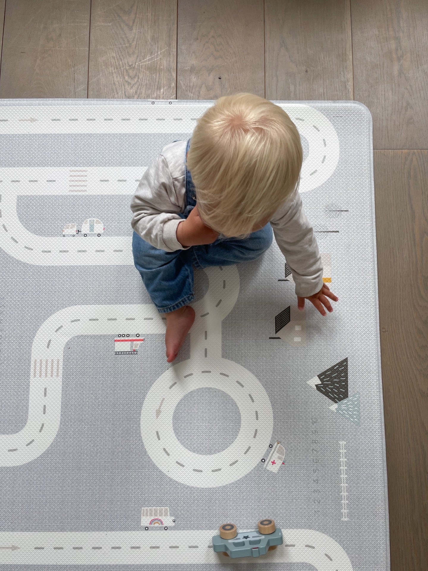 Alfombra Nordic Road + Blue Dots
